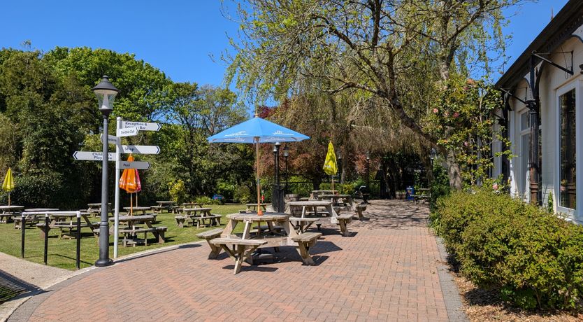 Photo of 01 Tudor Court, Tolroy Manor