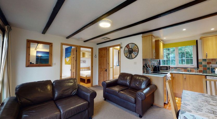 Photo of 01 Tudor Court, Tolroy Manor