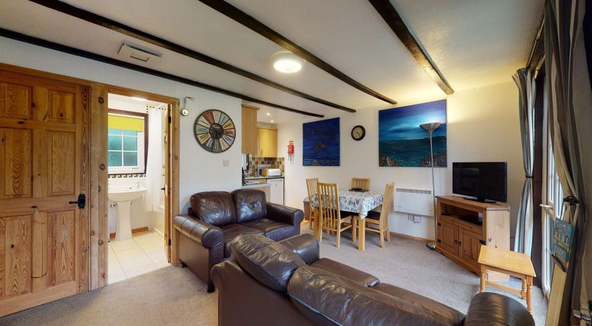 Photo of 01 Tudor Court, Tolroy Manor