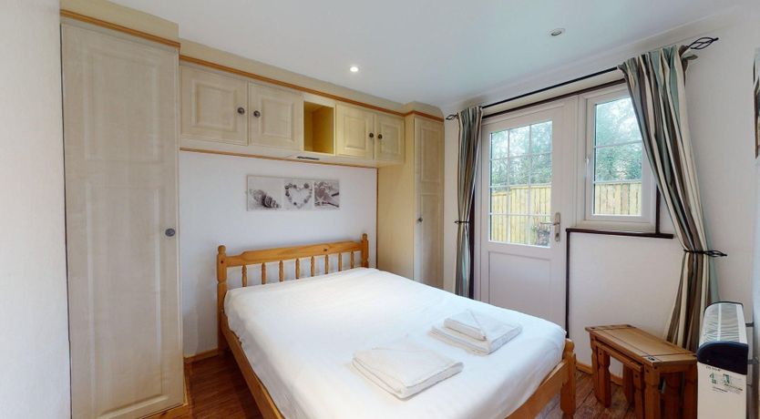 Photo of 01 Tudor Court, Tolroy Manor