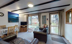 Photo of 01 Tudor Court, Tolroy Manor