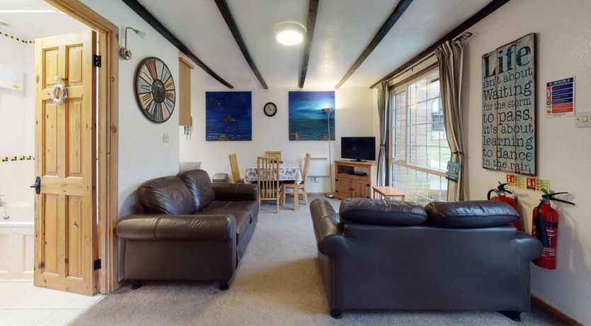 Photo of 01 Tudor Court, Tolroy Manor