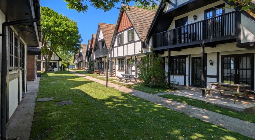 Photo of 01 Tudor Court, Tolroy Manor