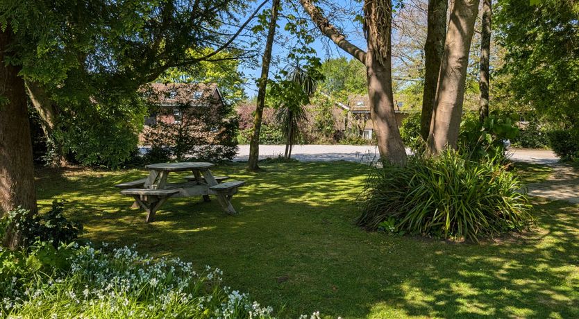 Photo of 01 Tudor Court, Tolroy Manor