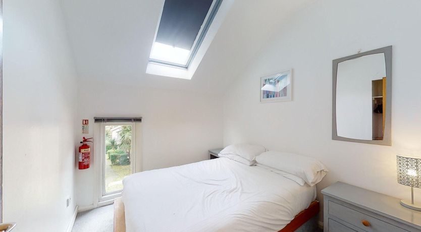 Photo of 26 Strawberry Hill, Tolroy Manor