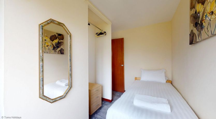 Photo of 39 Strawberry Hill, Tolroy Manor