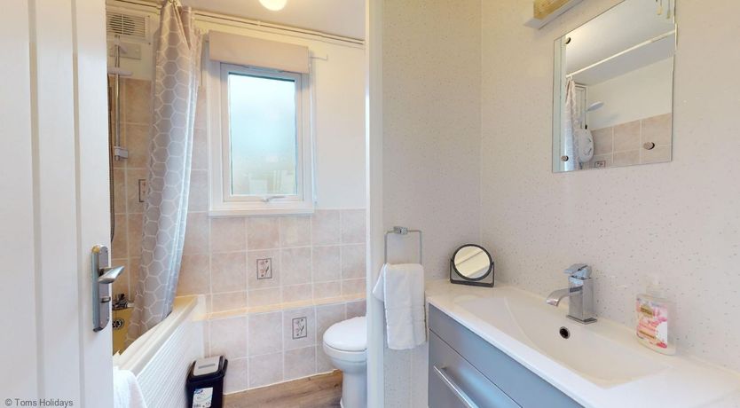 Photo of 39 Strawberry Hill, Tolroy Manor