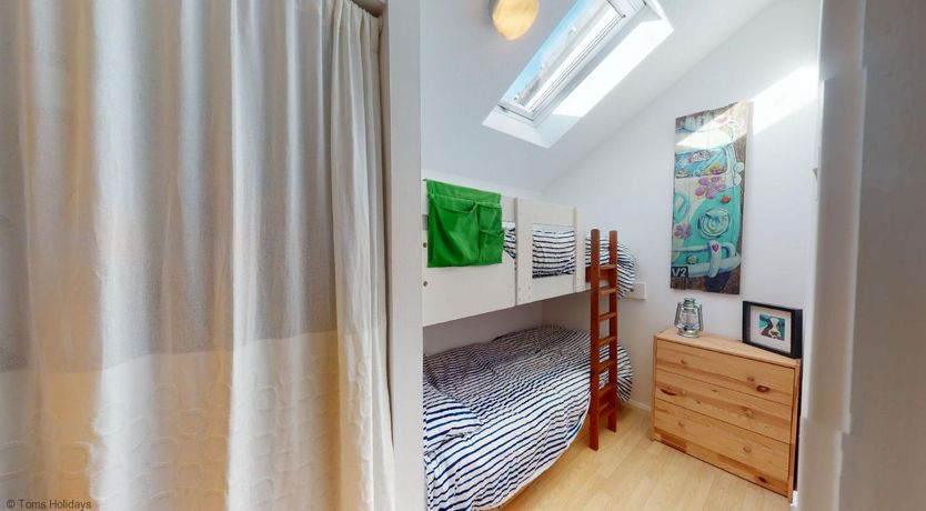 Photo of 10 Strawberry Hill, Tolroy Manor