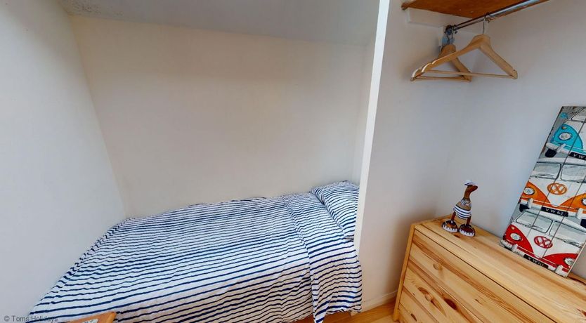 Photo of 10 Strawberry Hill, Tolroy Manor