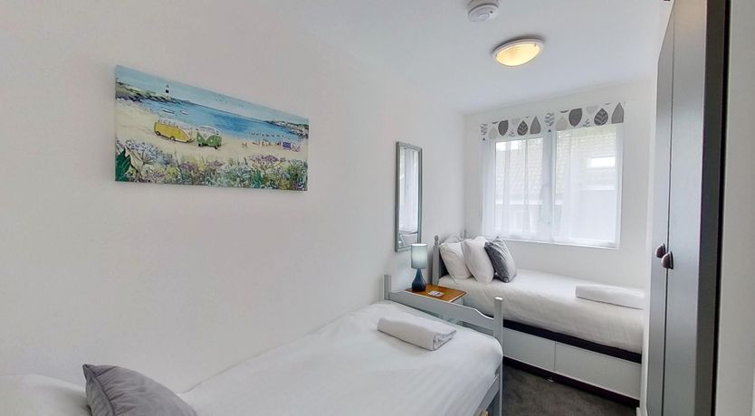 Photo of 44 Strawberry Hill, Tolroy Manor