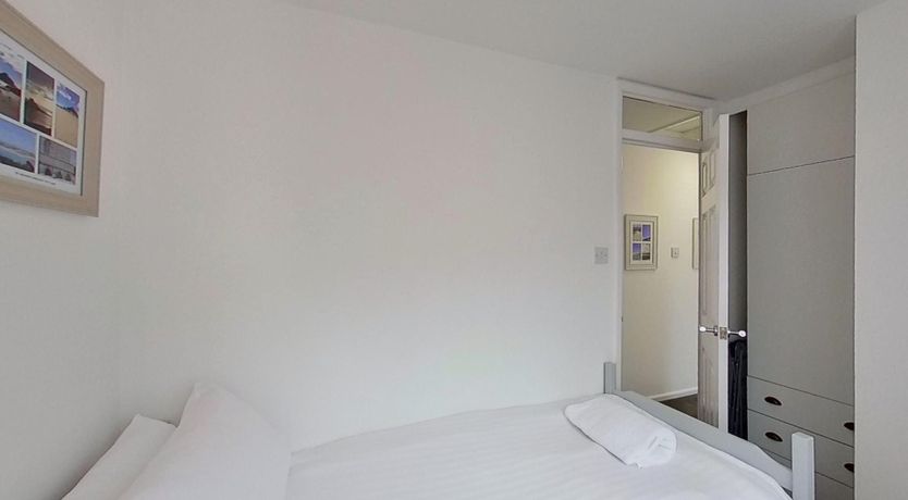 Photo of 44 Strawberry Hill, Tolroy Manor