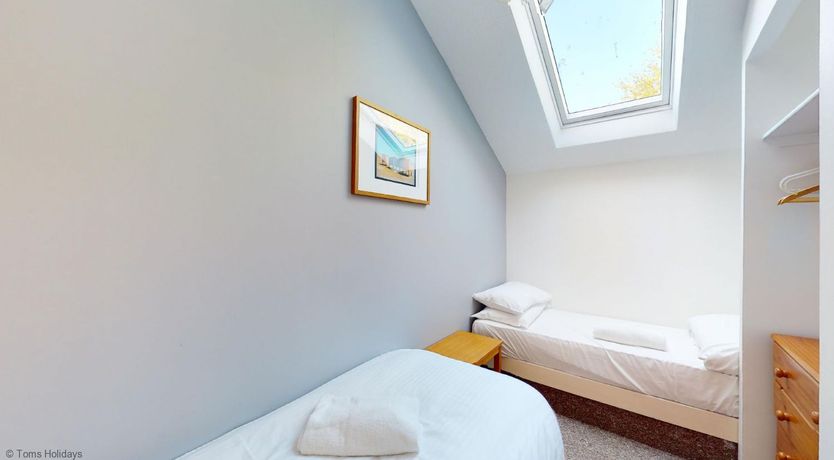 Photo of 19 Strawberry Hill, Tolroy Manor