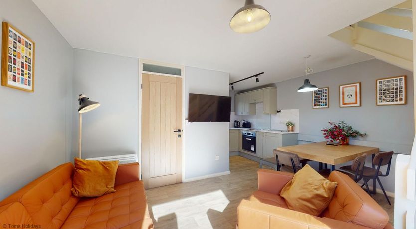 Photo of 19 Strawberry Hill, Tolroy Manor