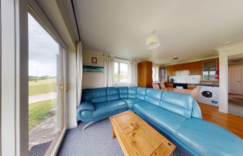 D61 Kiamena, Riviere Towans Holiday Home