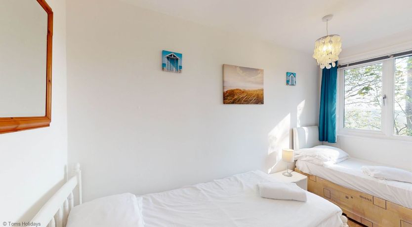 Photo of 82 Strawberry Hill, Tolroy Manor