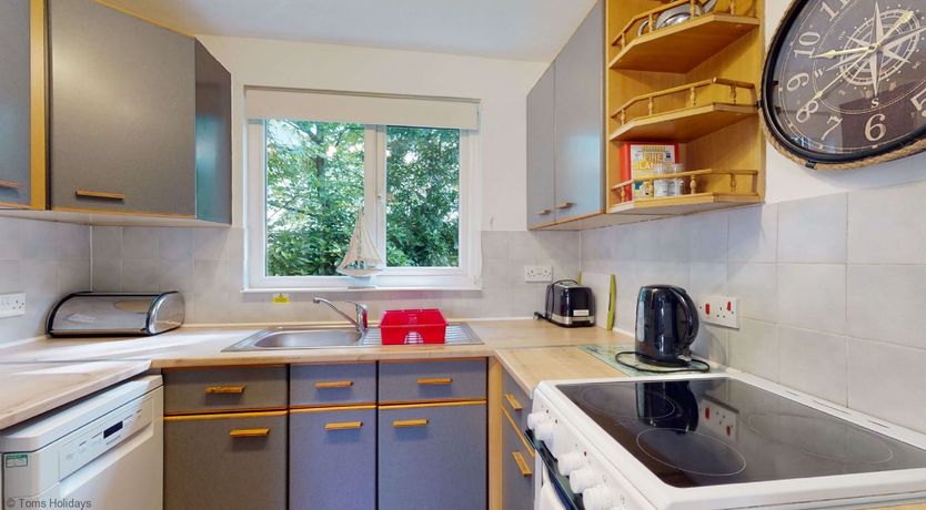 Photo of 24 Strawberry Hill, Tolroy Manor