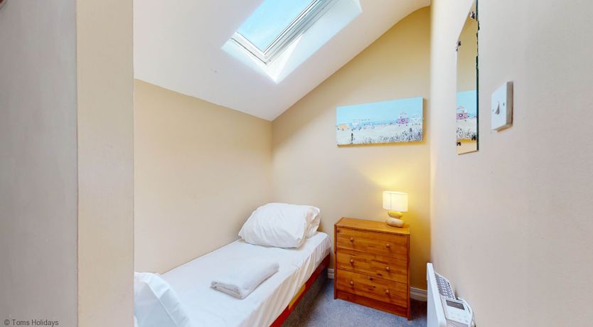 Photo of 24 Strawberry Hill, Tolroy Manor