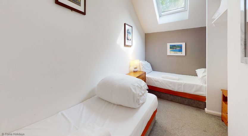 Photo of 24 Strawberry Hill, Tolroy Manor