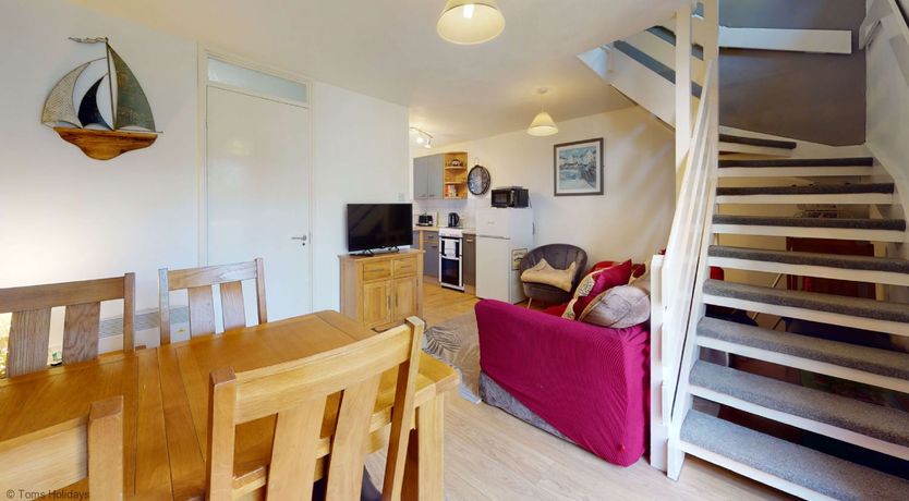 Photo of 24 Strawberry Hill, Tolroy Manor