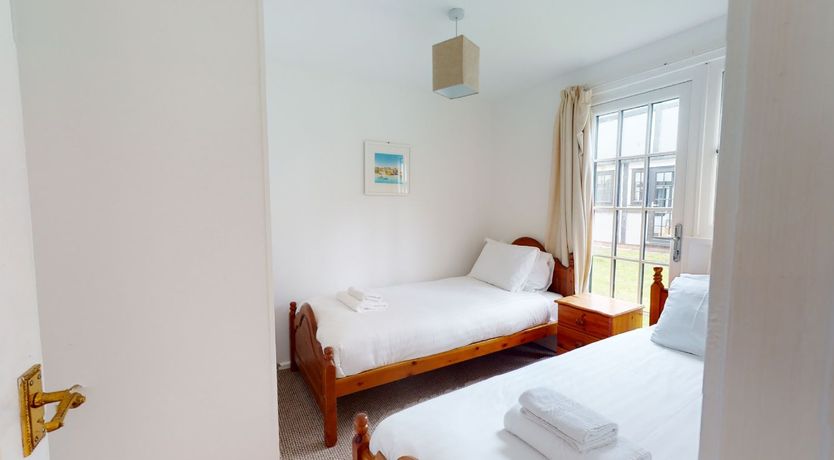 Photo of 25 Tudor Court, Tolroy Manor