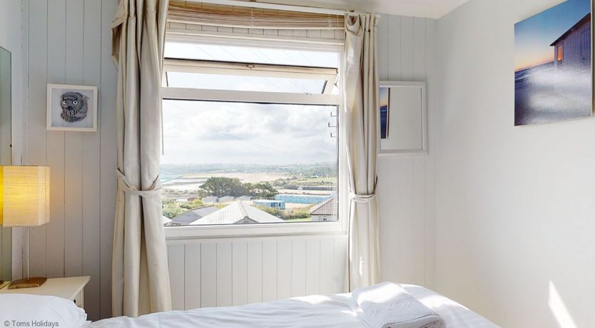 Photo of E28 HI-Up, Riviere Towans