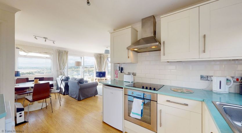 Photo of E28 HI-Up, Riviere Towans