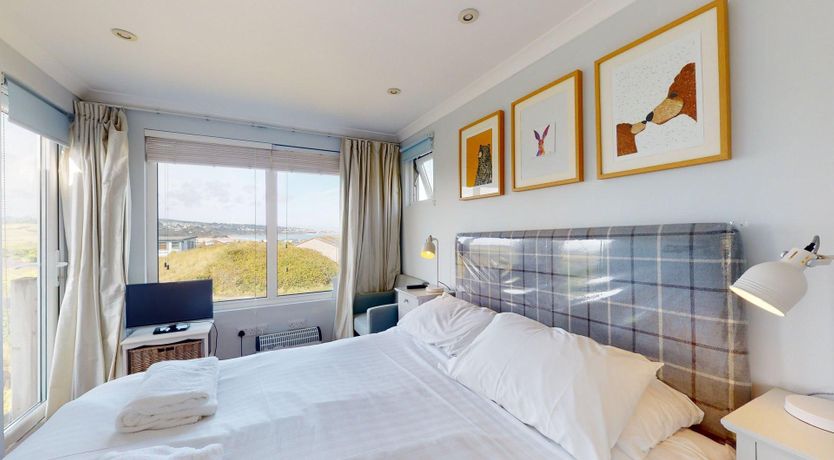 Photo of E28 HI-Up, Riviere Towans