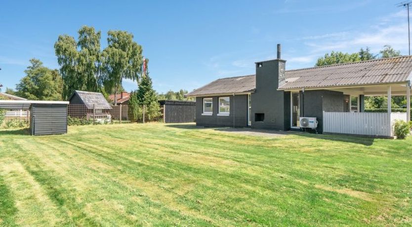 Photo of "Undine" - 300m from the sea