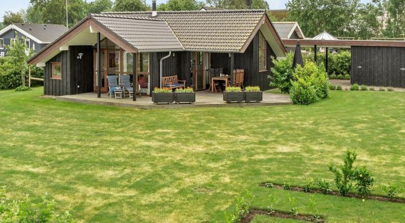 Photo of "Juliana" - 400m from the sea