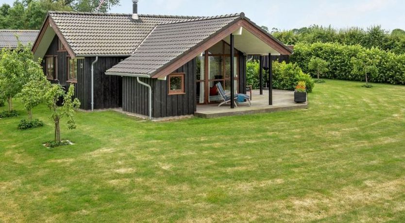 Photo of "Juliana" - 400m from the sea