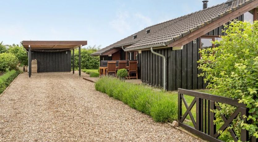 Photo of "Juliana" - 400m from the sea