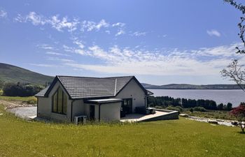 Lake Drive Cottage Holiday Home