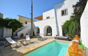 The Sun's Halo Holiday Home