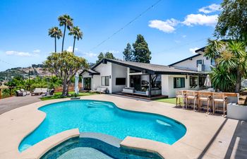 A Californian Vista Holiday Home