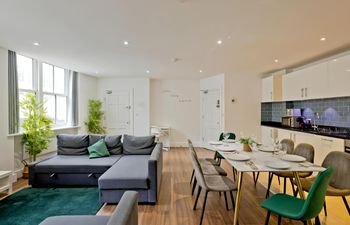 Golden Square Holiday Home
