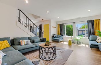 Woodland Hills Retreat Holiday Home