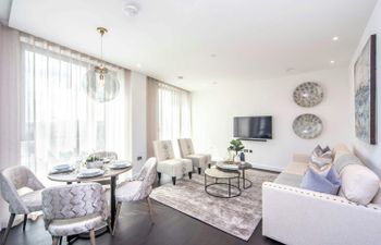 Nine Elms Skyline Holiday Home