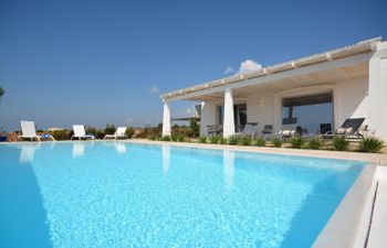 Golden Stone House Holiday Home