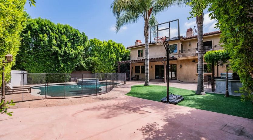 Photo of Encino Escape