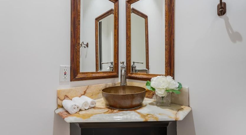 Photo of Encino Escape