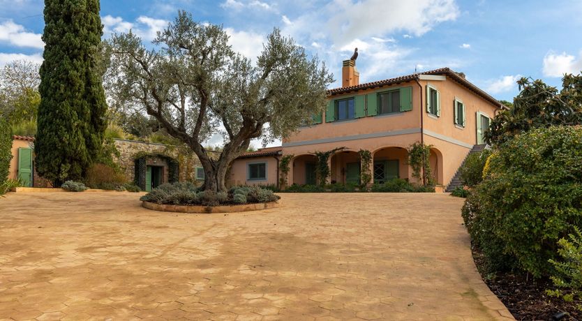 Photo of Charming Views