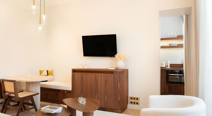 Photo of Parisian Majesty