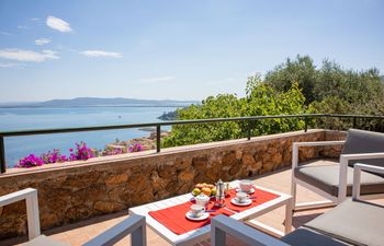 Scenic Hideaway Holiday Home
