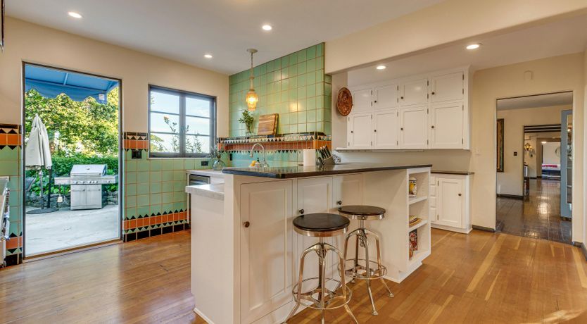 Photo of Golden Sunset Residence