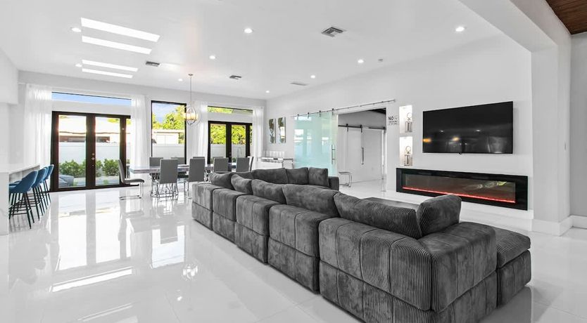 Photo of Court & Cabana