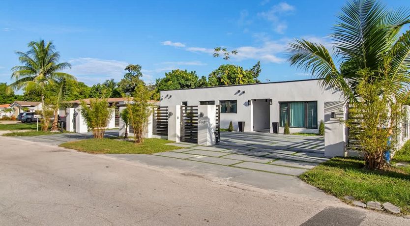 Photo of Court & Cabana