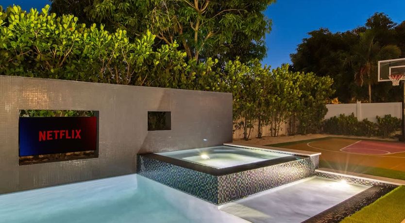 Photo of Court & Cabana