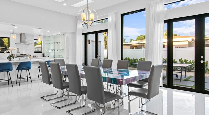 Photo of Court & Cabana