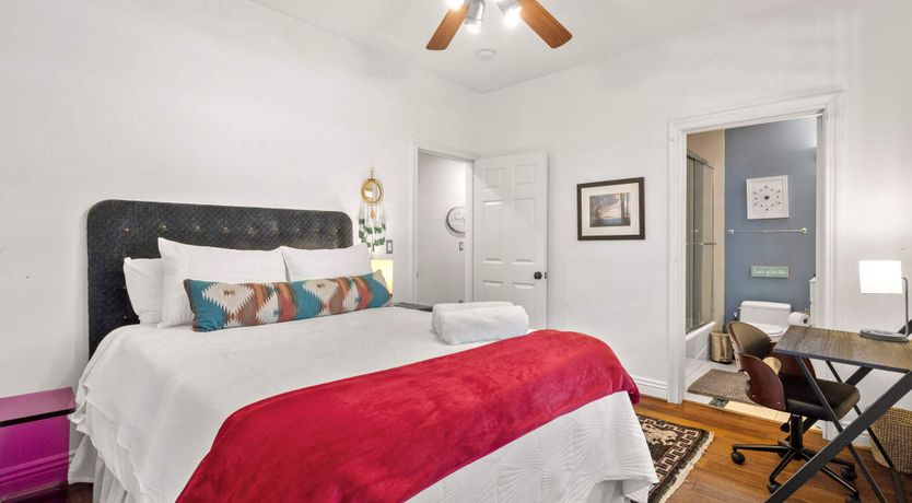 Photo of Oaks Escape