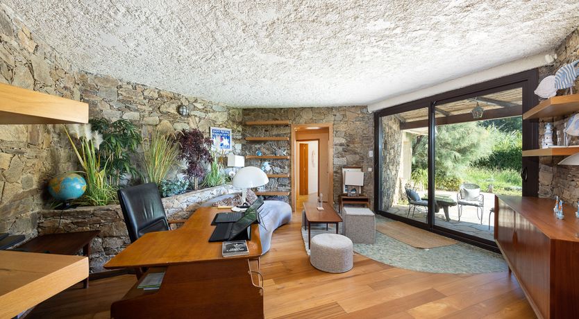 Photo of Golden Coastline Retreat